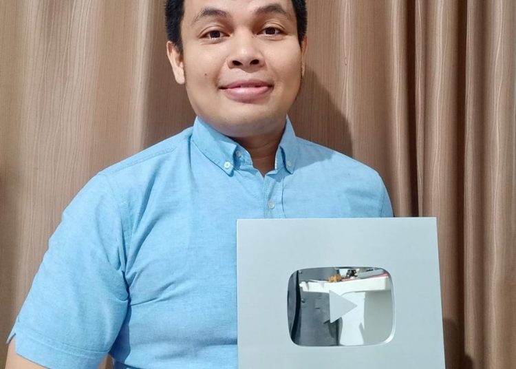 Raih Silver Play Button, Dosen UBL Bagi Ilmu dan Edukasi Melalui YouTube